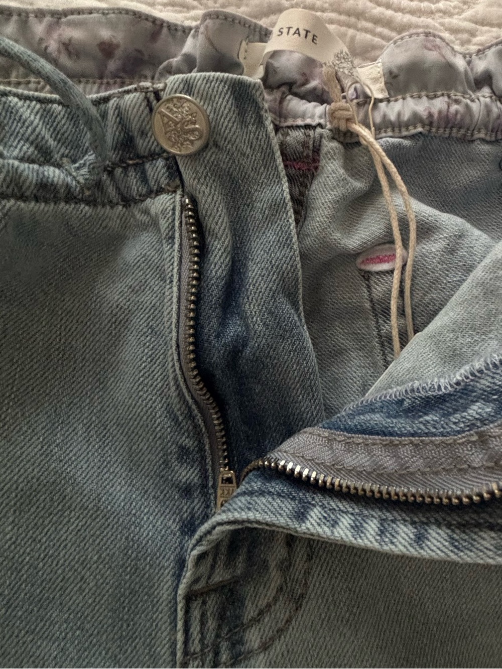 Altar'd State wide leg jeans in a light wash denim with a relaxed, casual size L - Picture 8 of 13